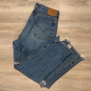 Levi’s wedgie straight distressed jeans